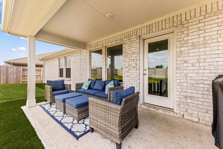 Exterior details and patio area of a home in , League City (Image 21).