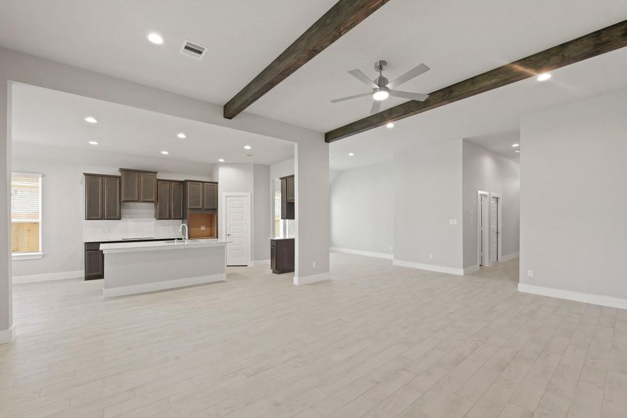 Spacious, unfurnished interior of a new home in Briarwood Crossing, Rosenberg (Image 10).