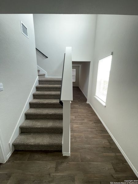 Spacious, unfurnished interior of a new home in Whisper Falls, San Antonio (Image 8).
