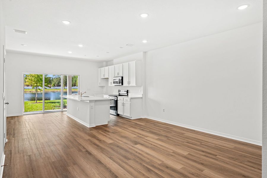 Spacious, unfurnished interior of a new home in Shenandoah Reserve, Orlando (Image 15).