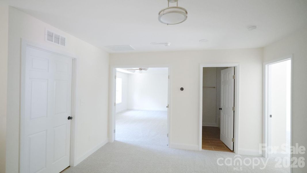 Spacious, unfurnished interior of a new home in , Charlotte (Image 14).