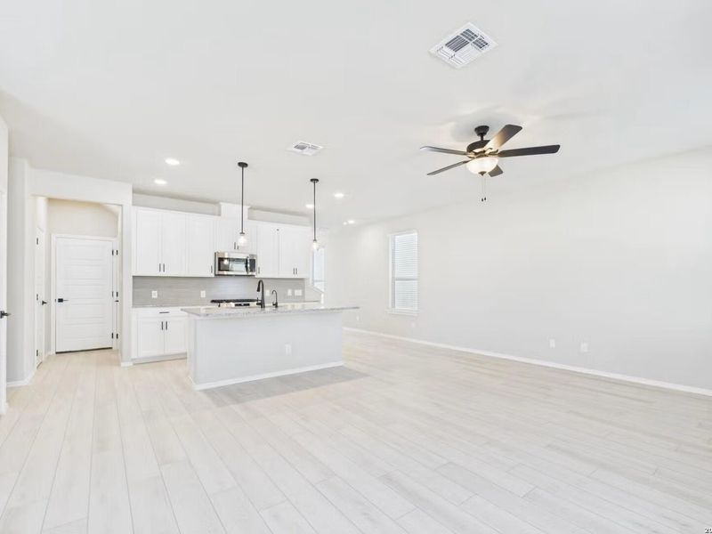 Spacious, unfurnished interior of a new home in Meadows at Oak Creek, San Antonio (Image 15). Spacious, unfurnished interior of a new home in Meadows at Oak Creek, San Antonio (Image 15).