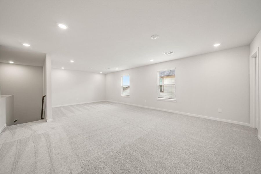 Spacious, unfurnished interior of a new home in Pearlbrook, Texas City (Image 18).