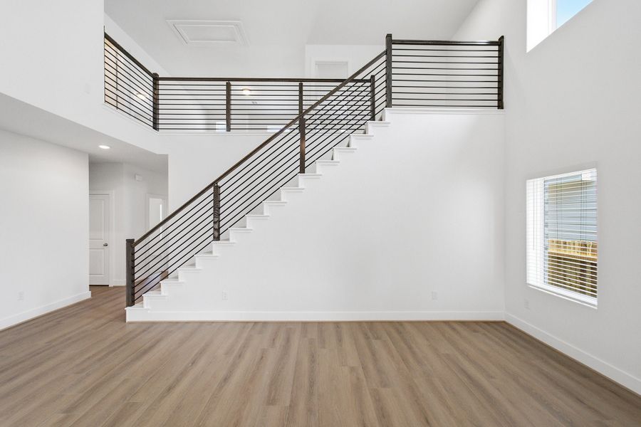 Spacious, unfurnished interior of a new home in Sunfield, Buda (Image 54).