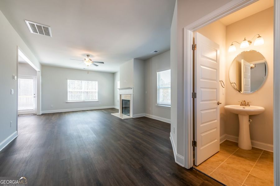 Spacious, unfurnished interior of a new home in Carson's Walk, Macon (Image 13).