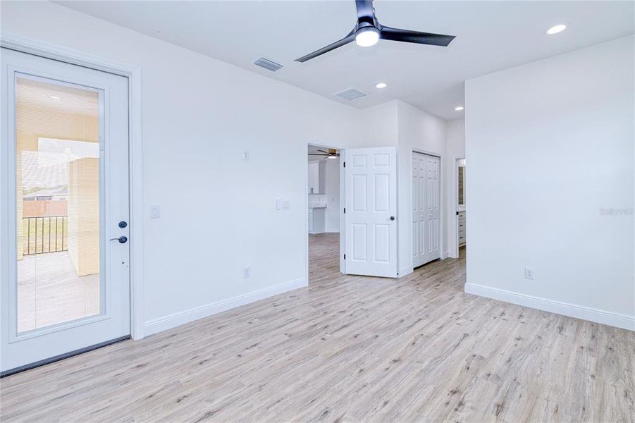 Spacious, unfurnished interior of a new home in , Port Charlotte (Image 22).