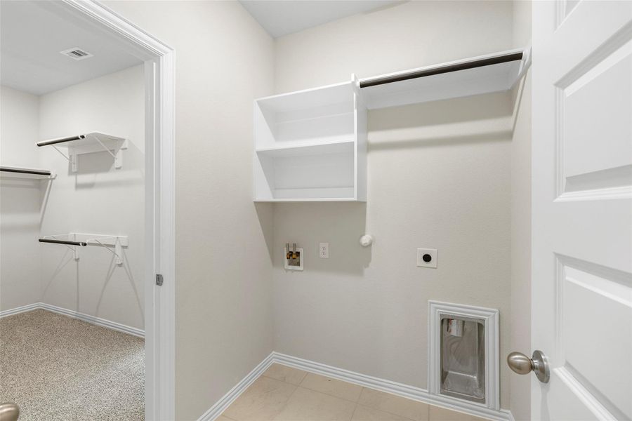 Spacious, unfurnished interior of a new home in Southern Pointe, College Station (Image 16). Spacious, unfurnished interior of a new home in Southern Pointe, College Station (Image 16).