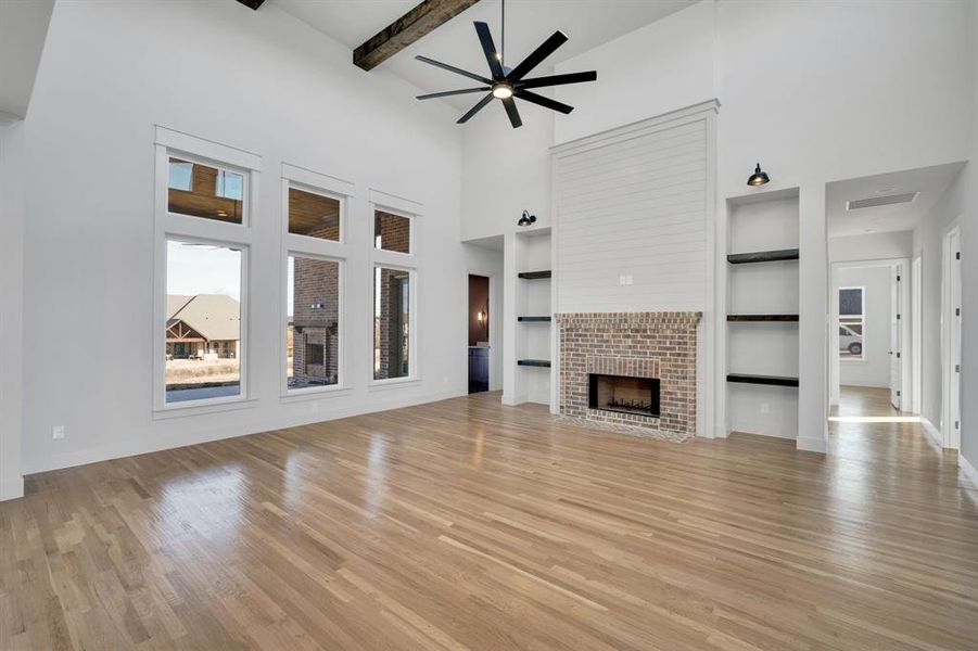 Spacious, unfurnished interior of a new home in , Aledo (Image 10).