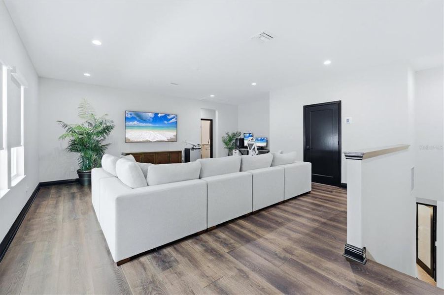 Furnished interior view inside a new home in Star Farms at Lakewood Ranch, Lakewood Ranch (Image 19). Furnished interior view inside a new home in Star Farms at Lakewood Ranch, Lakewood Ranch (Image 19).