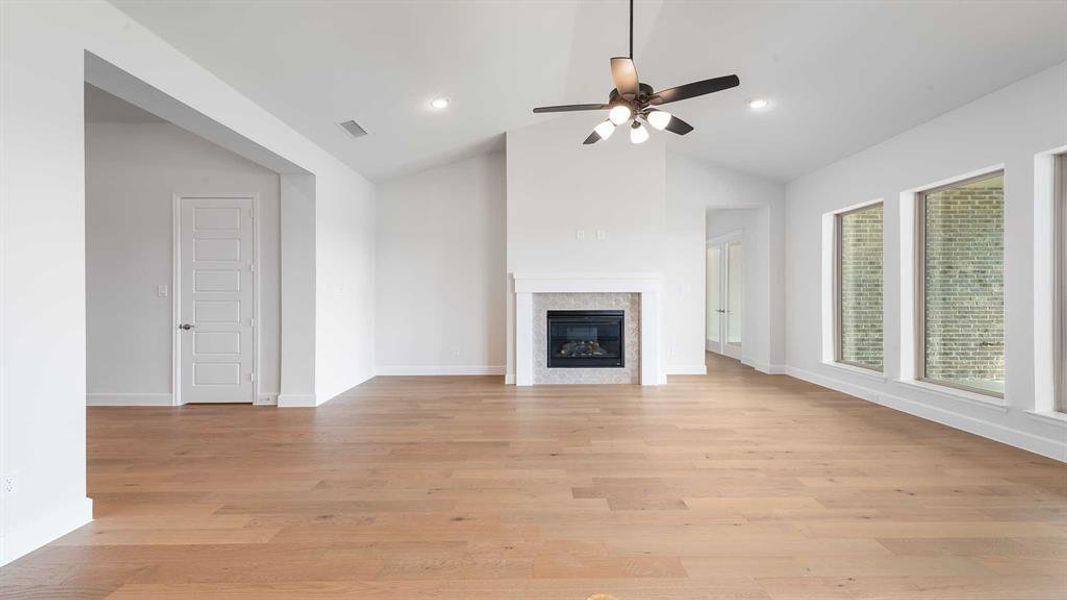 Spacious, unfurnished interior of a new home in Terraces 72', Rockwall (Image 18). Spacious, unfurnished interior of a new home in Terraces 72', Rockwall (Image 18).