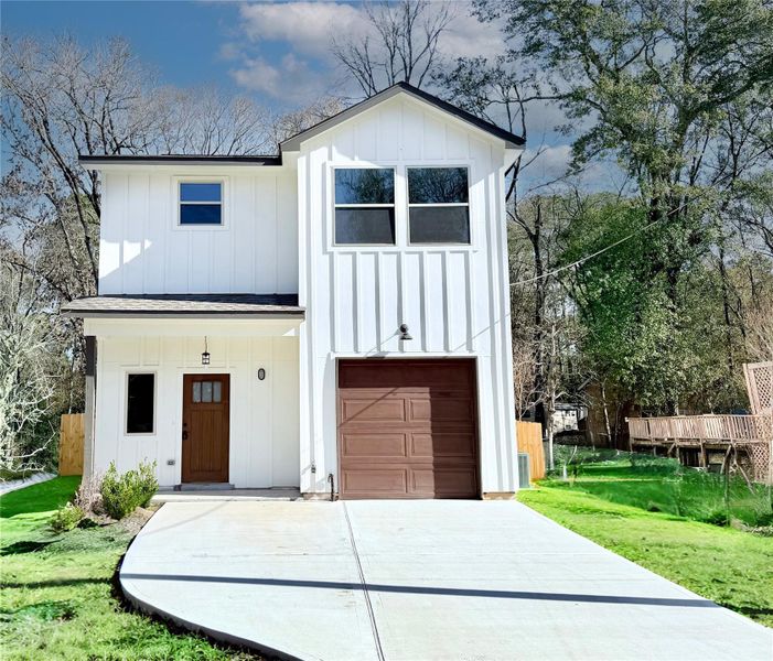 Front exterior of a new home in , Conroe, TX, highlighting curb appeal (Image 29).