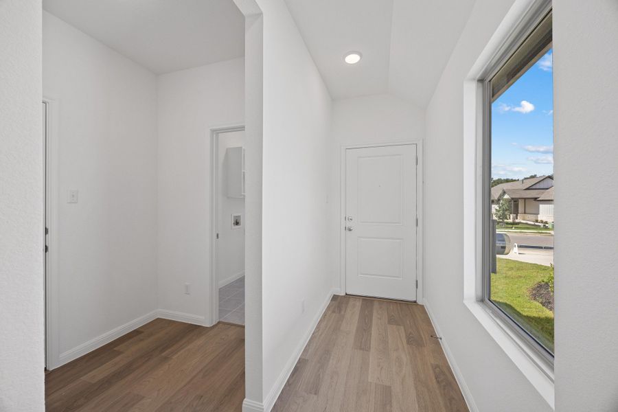 Spacious, unfurnished interior of a new home in Trinity Ranch, Elgin (Image 15).
