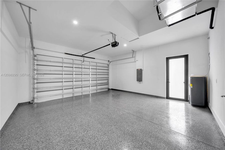 Spacious, unfurnished interior of a new home in , Lehigh Acres (Image 32).