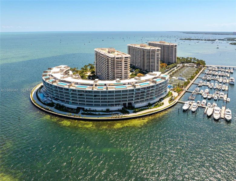 Condo located in Miami, FL showcasing its design and architecture (Image 29).