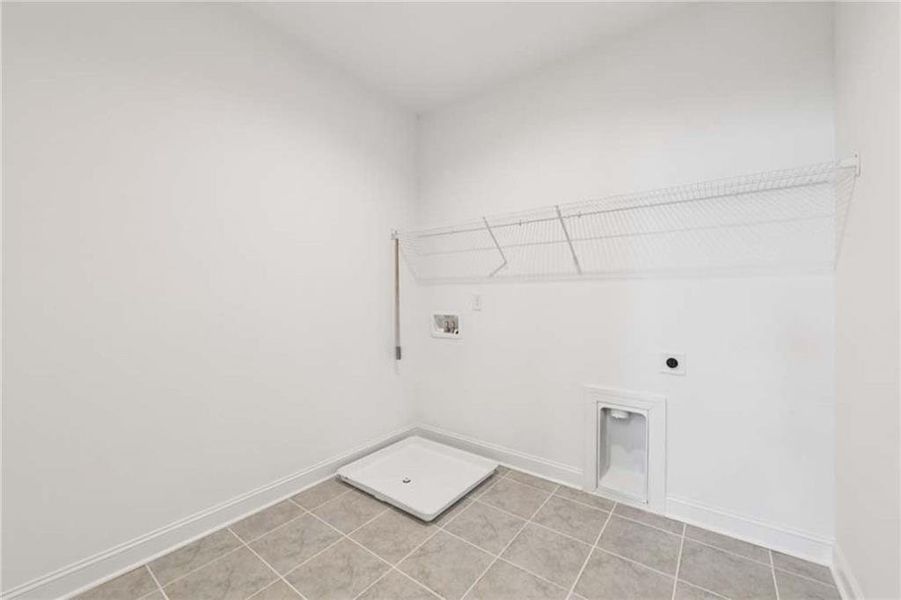 Spacious, unfurnished interior of a new home in East Harbor II at Chestatee, Dawsonville (Image 19).