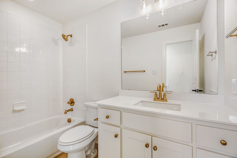 Plan 860 Representative Photo - Bathroom