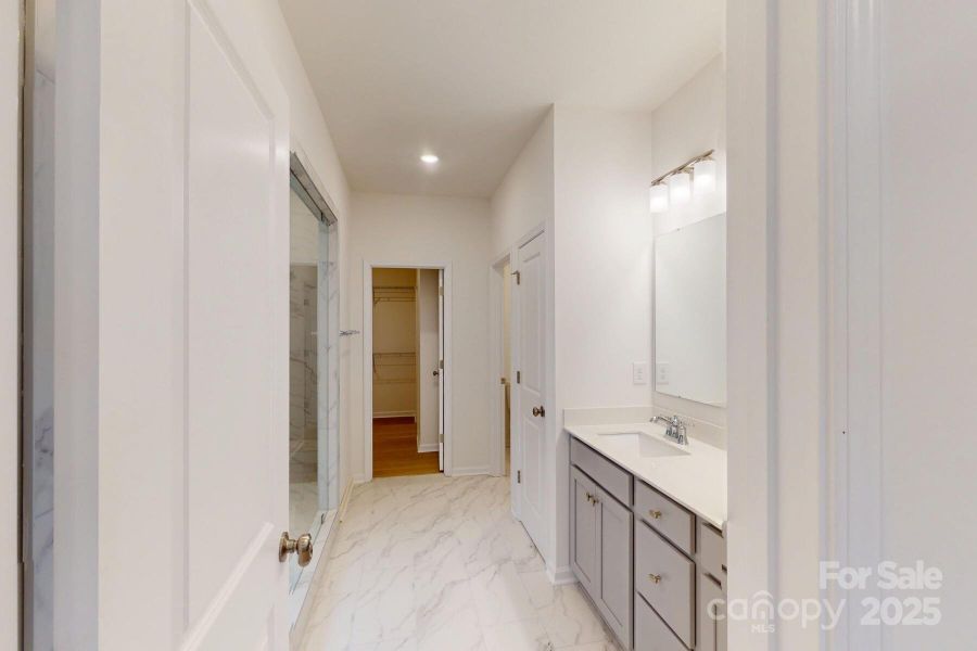 Owner's bathroom Owner's bathroom