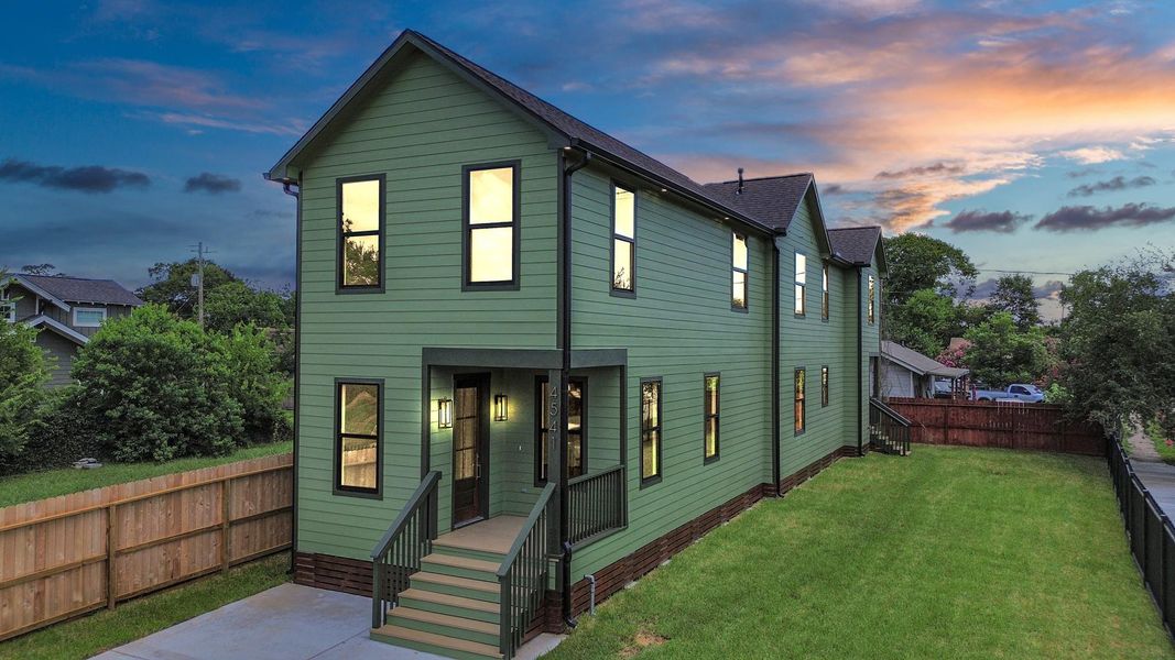 We set out to build something truly different—a home that turns heads and starts conversations. This striking green house wasn’t just designed to stand out in Eastwood—it was crafted to belong. Every line, every finish, and every detail was carefully chosen to honor the character of the neighborhood while pushing it forward. With bold curb appeal, a generous lot, and a layout built for modern living, this home is a one-of-a-kind addition to one of Houston’s most historic and walkable communities. We set out to build something truly different—a home that turns heads and starts conversations. This striking green house wasn’t just designed to stand out in Eastwood—it was crafted to belong. Every line, every finish, and every detail was carefully chosen to honor the character of the neighborhood while pushing it forward. With bold curb appeal, a generous lot, and a layout built for modern living, this home is a one-of-a-kind addition to one of Houston’s most historic and walkable communities.