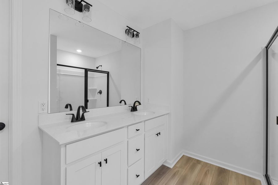 Furnished interior view inside a new home in Sedona, Greenville (Image 8).