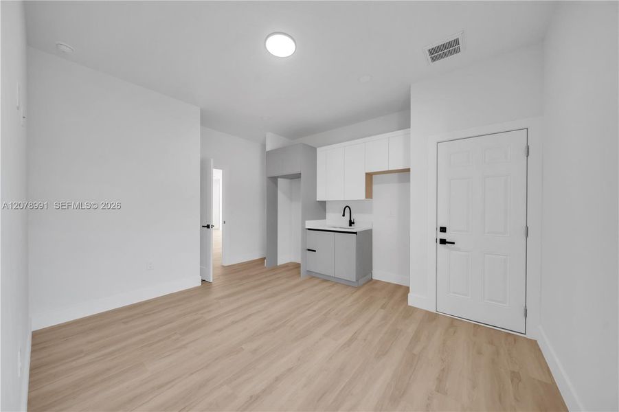Spacious, unfurnished interior of a new home in , North Port (Image 19).