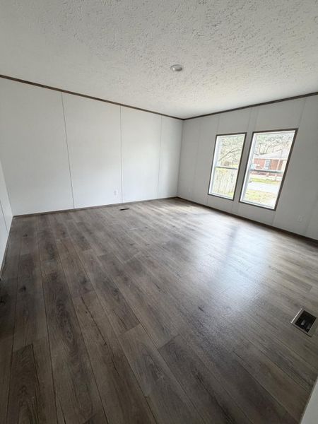 Spacious, unfurnished interior of a new home in , Walterboro (Image 11).
