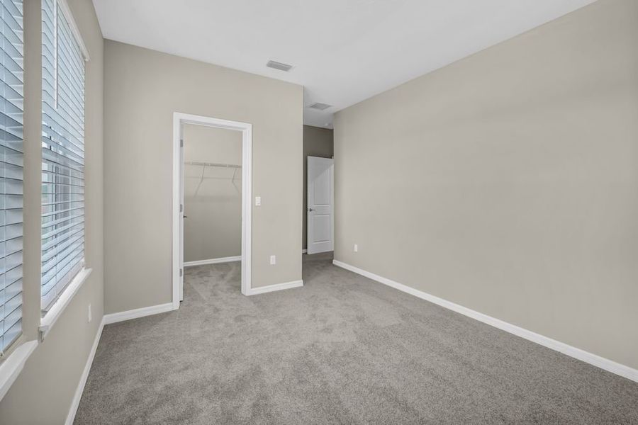 Spacious, unfurnished interior of a new home in Veranda Oaks, Port St. Lucie (Image 37).