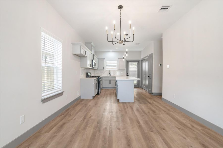Spacious, unfurnished interior of a new home in Avenue Park, Houston (Image 14).