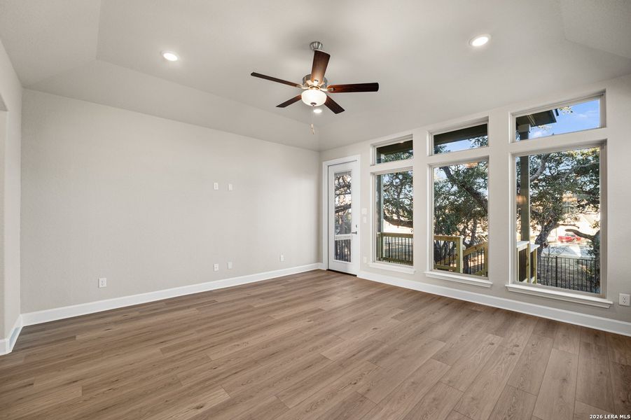 Spacious, unfurnished interior of a new home in Ventana, Bulverde (Image 35).