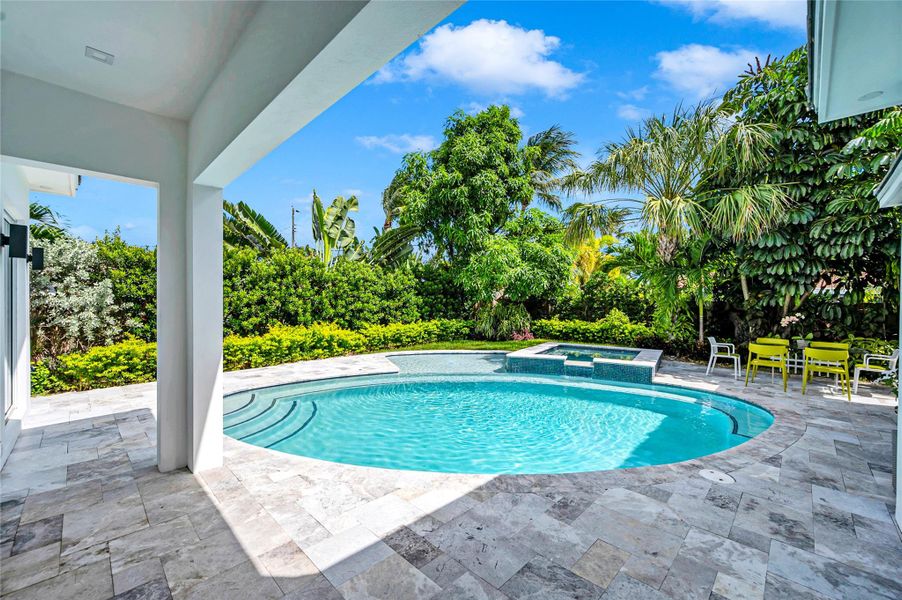 Exterior details and patio area of a home in , Oakland Park (Image 21).
