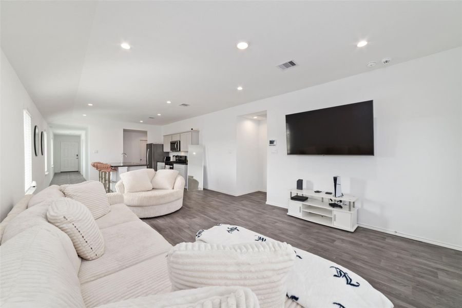 Furnished interior view inside a new home in Breckenridge Forest, Spring (Image 10). Furnished interior view inside a new home in Breckenridge Forest, Spring (Image 10).