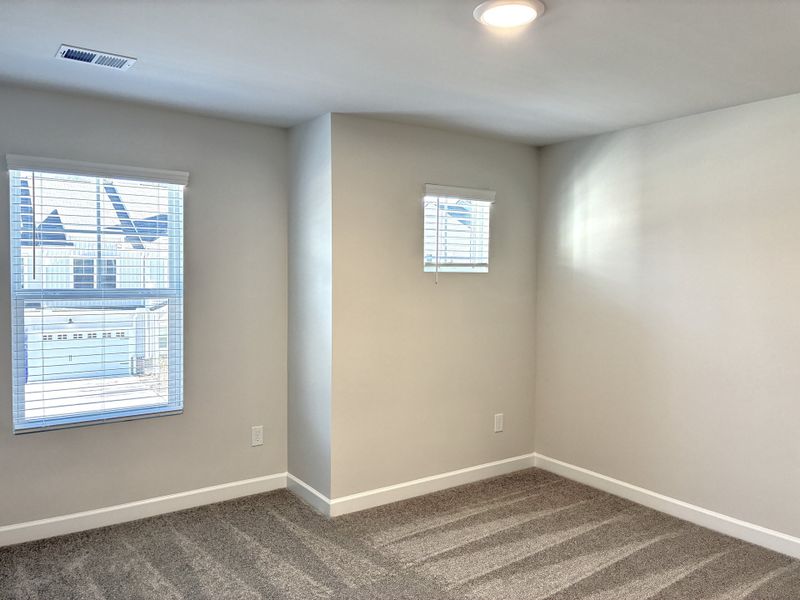 Spacious, unfurnished interior of a new home in Miller Park, Greenville (Image 20).