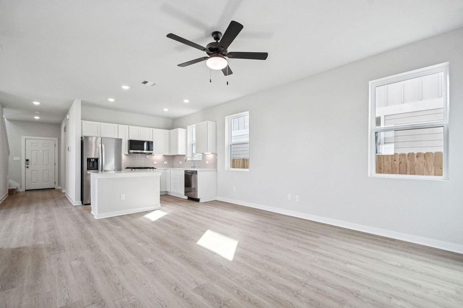 Spacious, unfurnished interior of a new home in Avery Centre, Round Rock (Image 17).