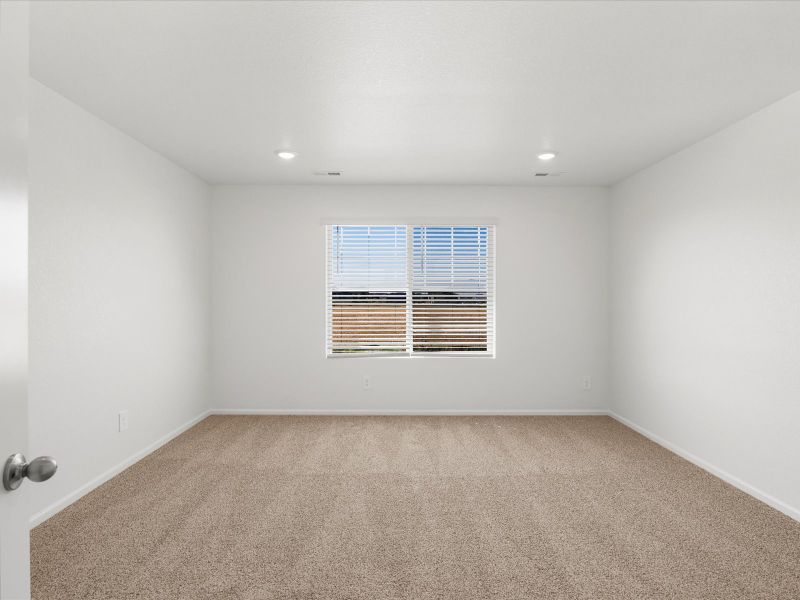 Spacious, unfurnished interior of a new home in Skyview at High Point, Aurora (Image 11).