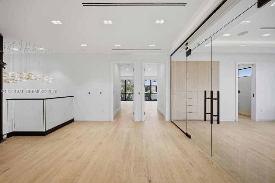 Spacious, unfurnished interior of a new home in , Fort Lauderdale (Image 74).