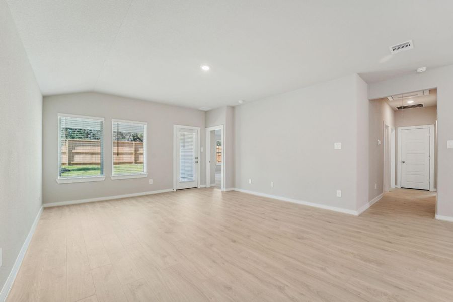 Spacious, unfurnished interior of a new home in Stewart's Ranch, Conroe (Image 20). Spacious, unfurnished interior of a new home in Stewart's Ranch, Conroe (Image 20).