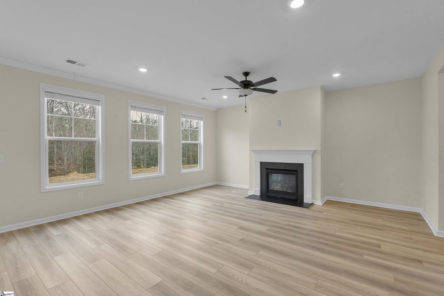 Spacious, unfurnished interior of a new home in Sedona, Greenville (Image 15).