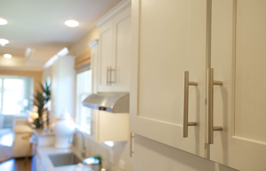 Representative interior finishes for a home built from the Oak Grove by Pulte Homes in Saddleback at Santa Rita Ranch, Liberty Hill (Image 21).