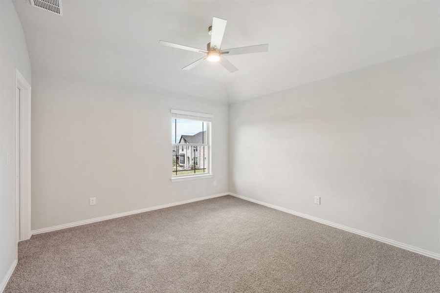 Spacious, unfurnished interior of a new home in Sonoma Verde, McLendon-Chisholm (Image 17).