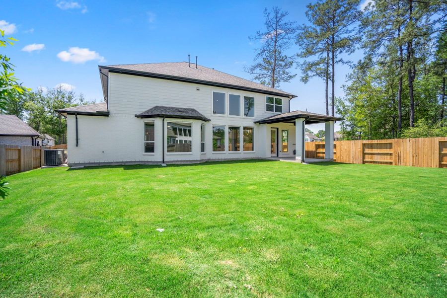 Exterior details and patio area of a home in Artavia 70′ Lots, Conroe (Image 4).