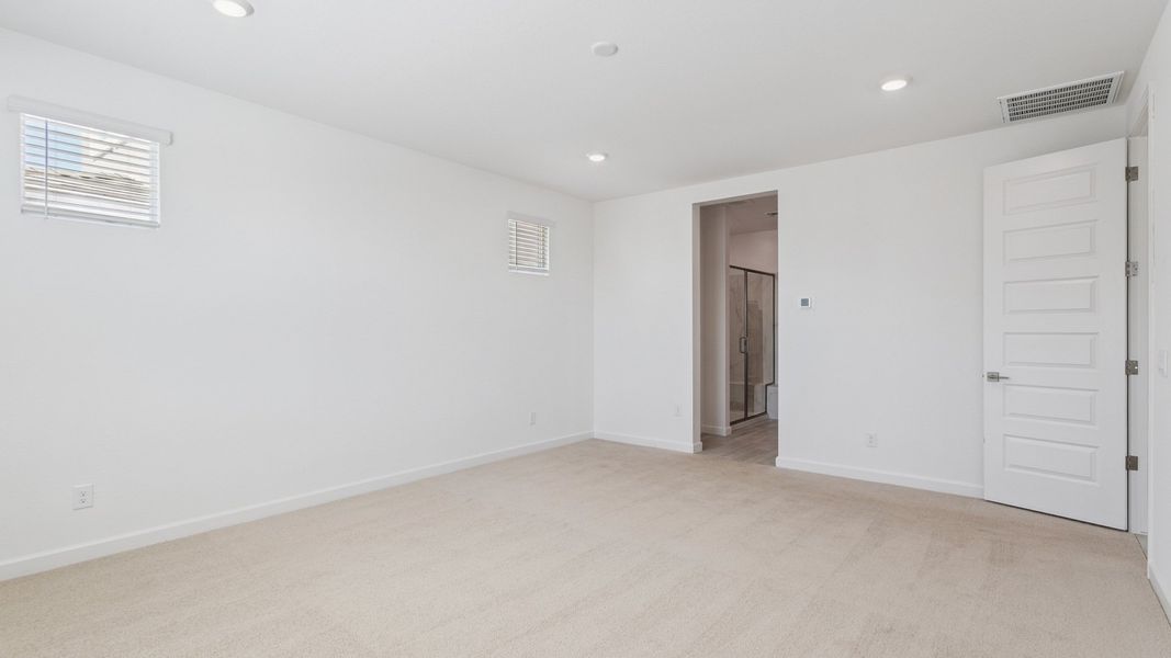 Spacious, unfurnished interior of a new home in Aloravita, Peoria (Image 22).