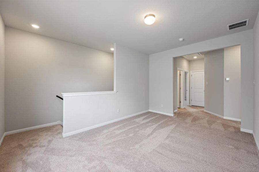 Photos are representative images and renderings for illustrative purposes only. Actual structural options and design images of the home may vary.