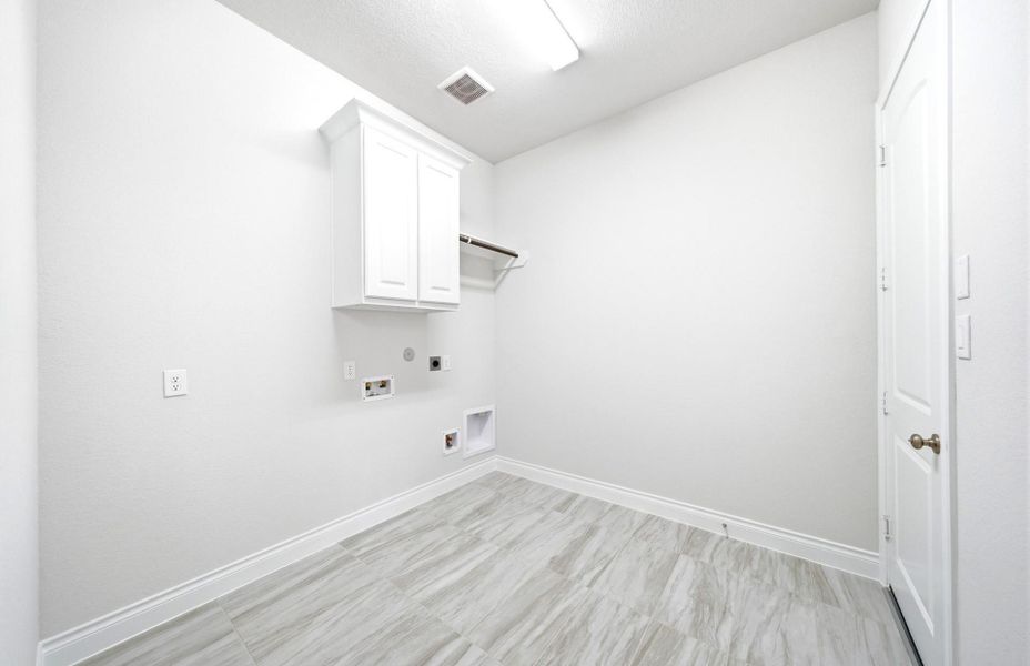 Spacious, unfurnished interior of a new home in The Highlands 55′, Porter (Image 29).