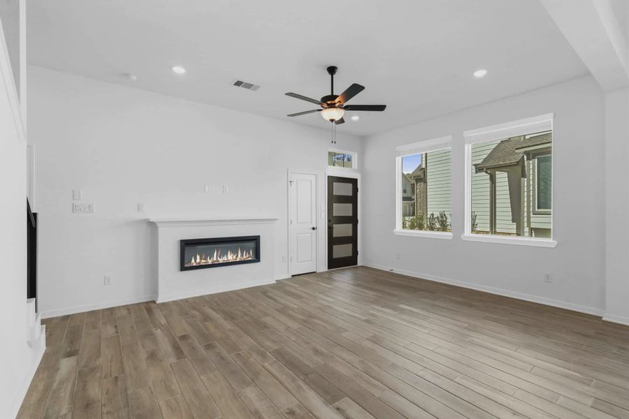 Spacious, unfurnished interior of a new home in Woodforest, Montgomery (Image 7).