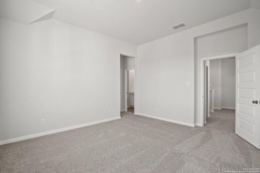 Spacious, unfurnished interior of a new home in Melissa Ranch, San Antonio (Image 16).