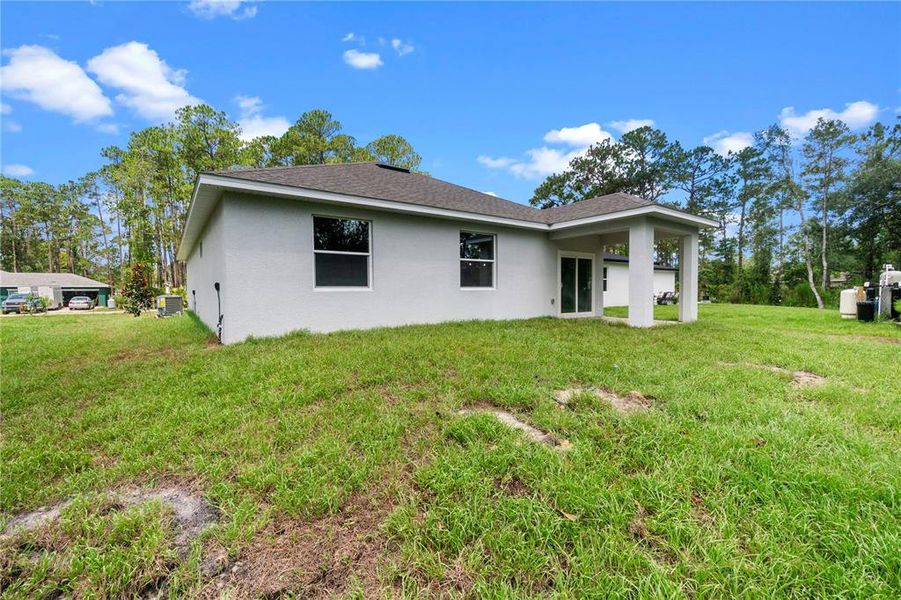 Exterior details and patio area of a home in , Deland (Image 4).
