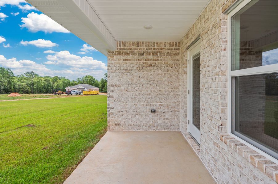 Exterior details and patio area of a home in , Crestview (Image 20).