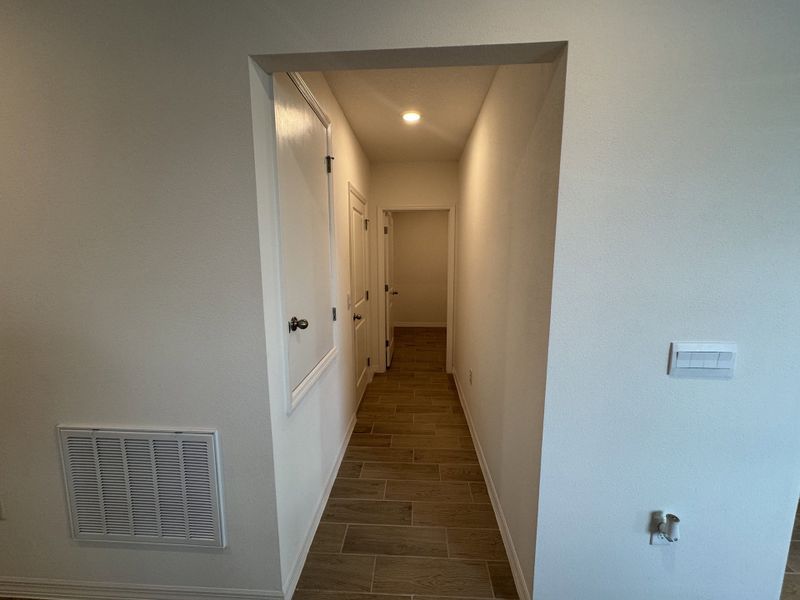 Spacious, unfurnished interior of a new home in Lake Deer Estates, Poinciana (Image 10).