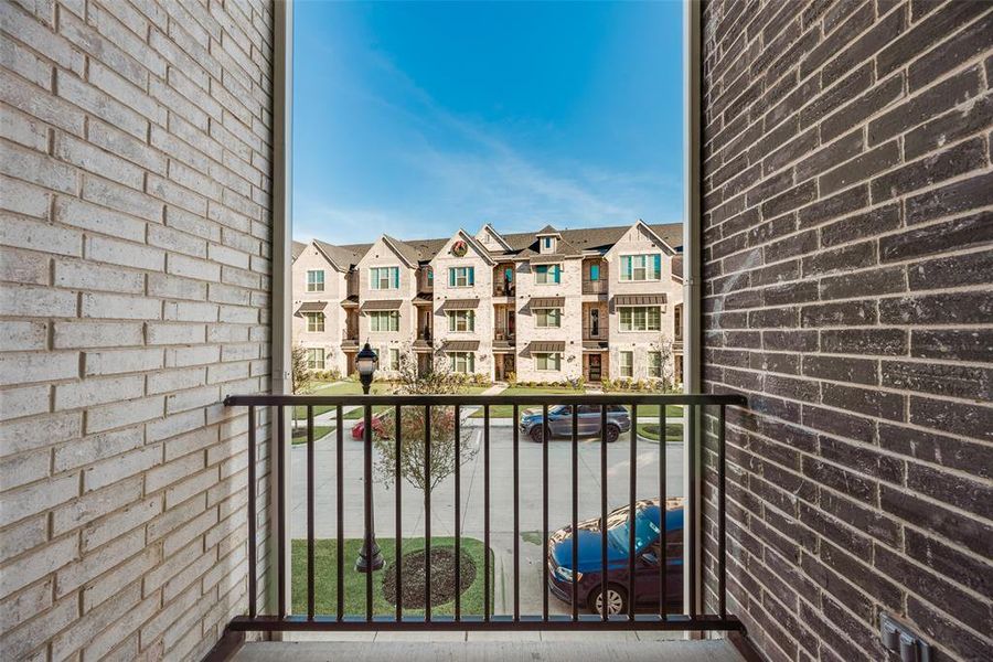 Exterior details and patio area of a home in Wade Settlement Townhomes, Frisco (Image 20).