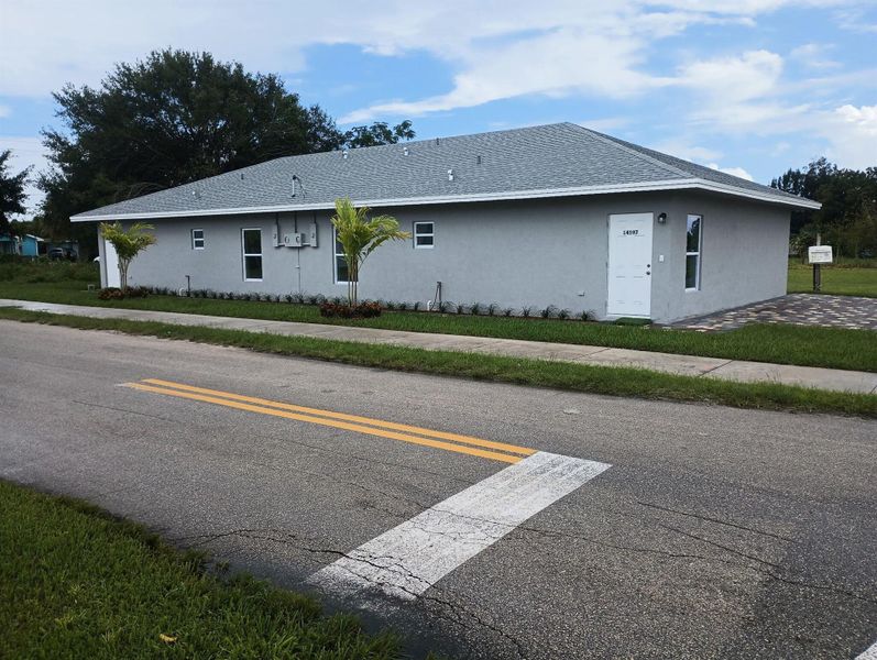 Exterior details and patio area of a home in , Indiantown (Image 21).
