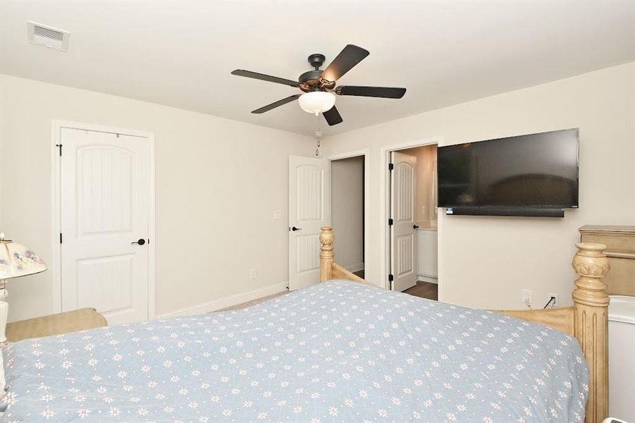 Furnished interior view inside a new home in , Dallas (Image 35).
